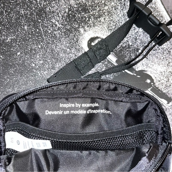 NWT Lululemon Belt Bag - Picture 3 of 9